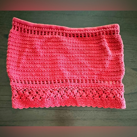 American Eagle Outfitters Tops - Juniors tube top shade of dark pink.